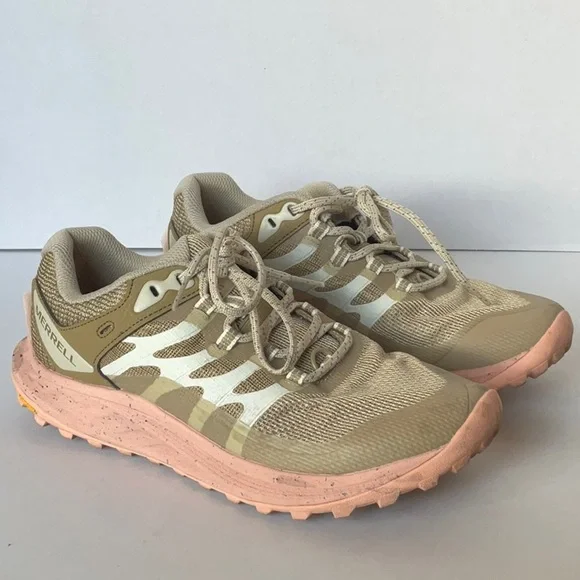 Woman’s 9 Merrell sneaker - Picture 2 of 8